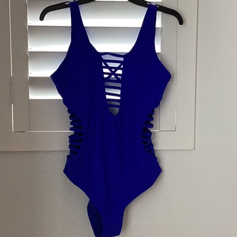 🆕️ Aqua Eve one piece blue swim suit, Size Medium, NWT